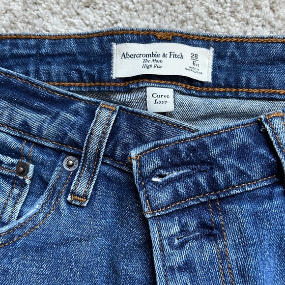 Abercrombie & Fitch Denim - BRAND NEW - Abercrombie curve love mom jean